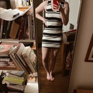 Adorable and sophisticated v-neck dress